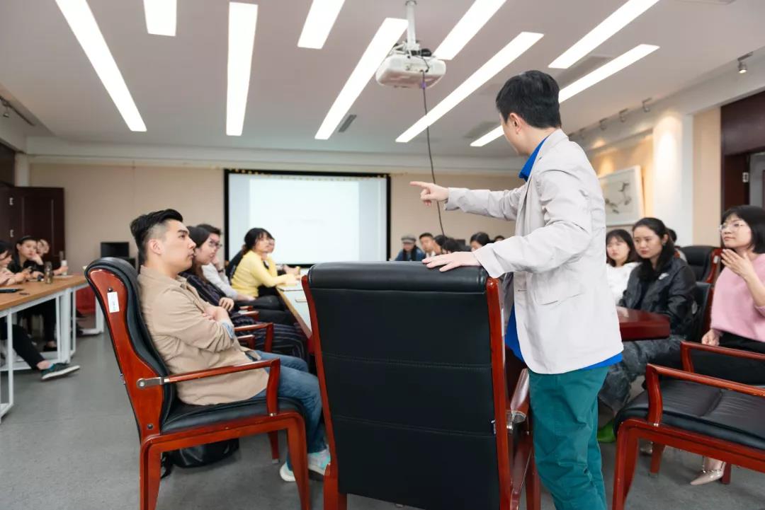 姜節(jié)泓教授在南京師范大學舉行了一場學術講座